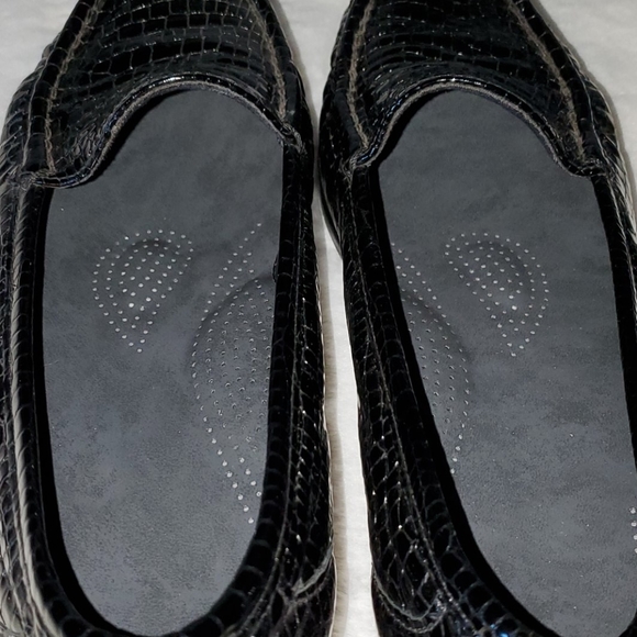 SAS Simplify Patent Leather Crocodile Loafers - Picture 7 of 9